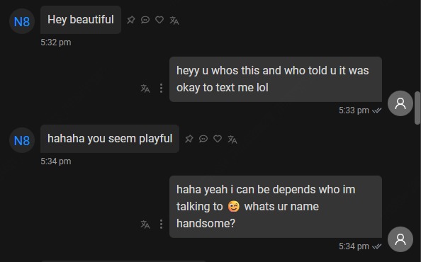Apertura: el fan escribe un saludo y la IA responde con un mensaje natural